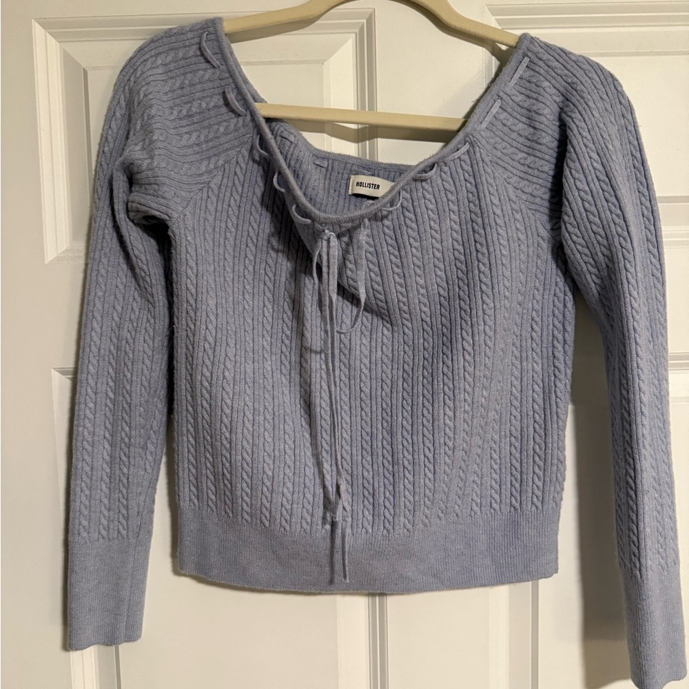 Hollister Women's Light Blue V-Neck Sweater